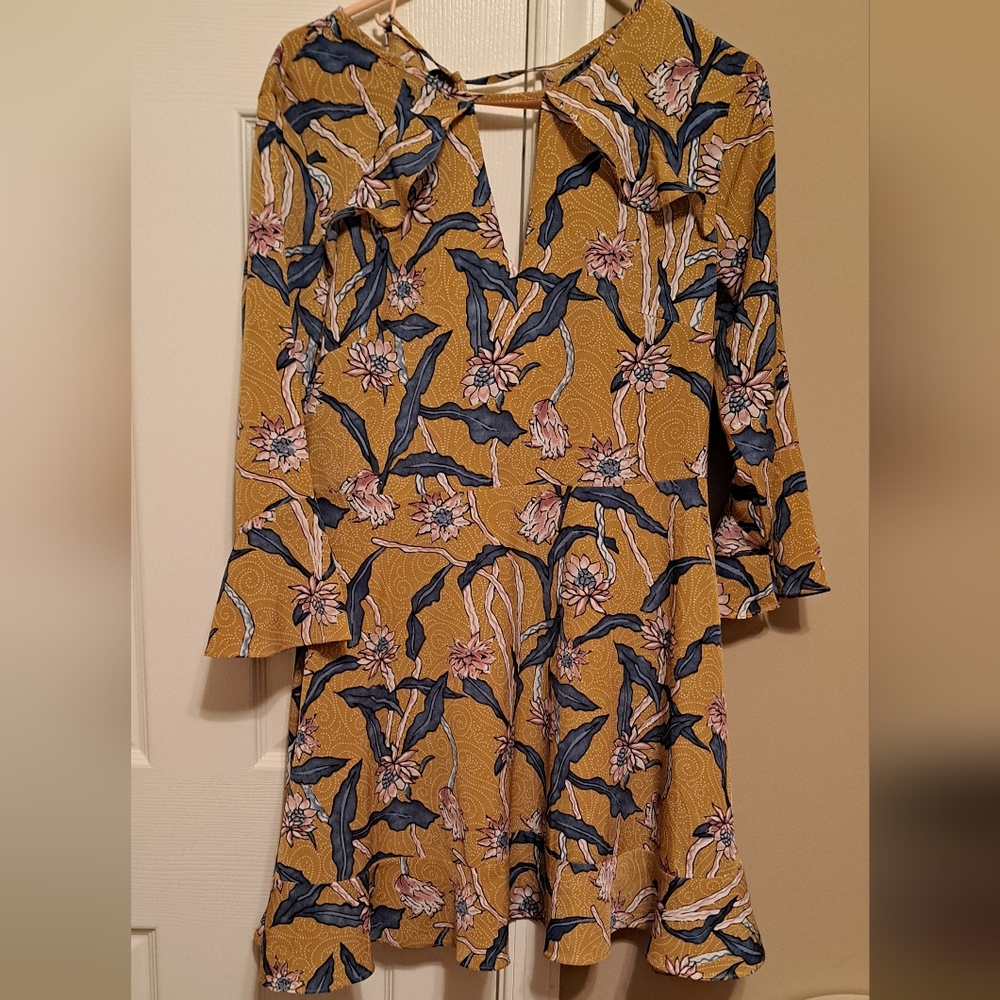 Medium Size 8 Floral Boohoo Dress GUC